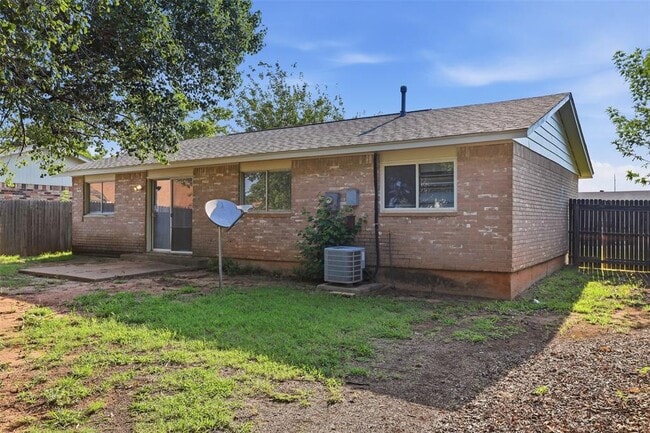 Building Photo - 905 Craig Dr