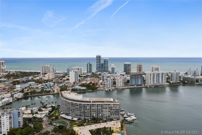 Building Photo - 900 Bay Dr