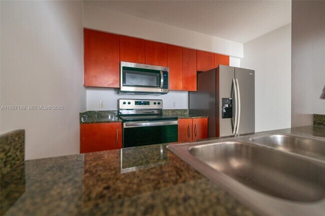 Building Photo - 1200 Brickell Bay Dr