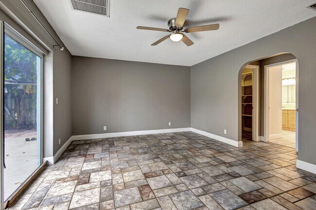 Building Photo - 1402 Cormorant Rd