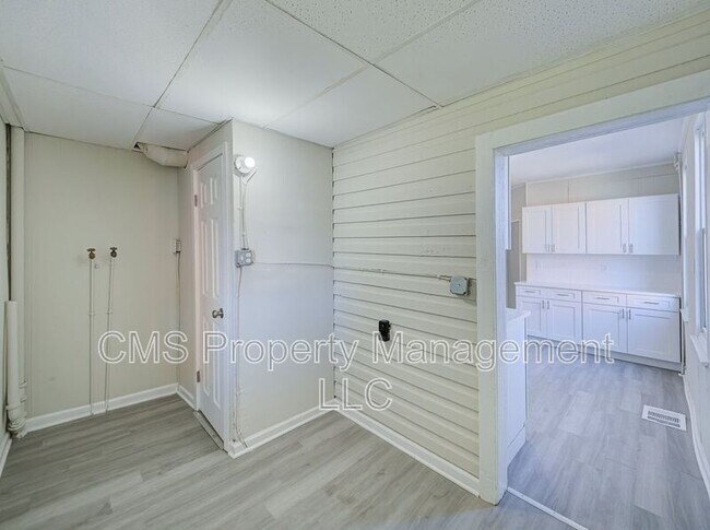 Building Photo - 12 Adella Ave
