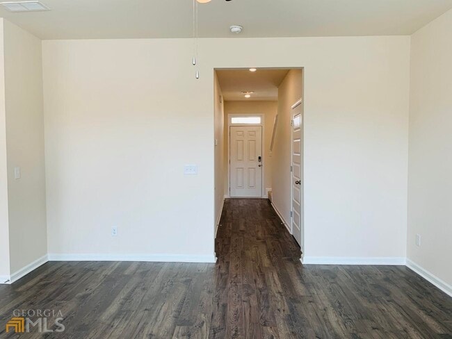 Building Photo - 49 Lauritsen Way