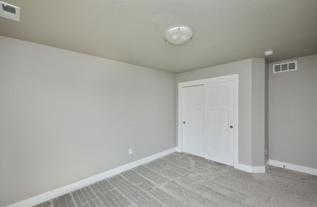 Building Photo - 4 Bedroom, 3 Bathroom Home In Waukee!