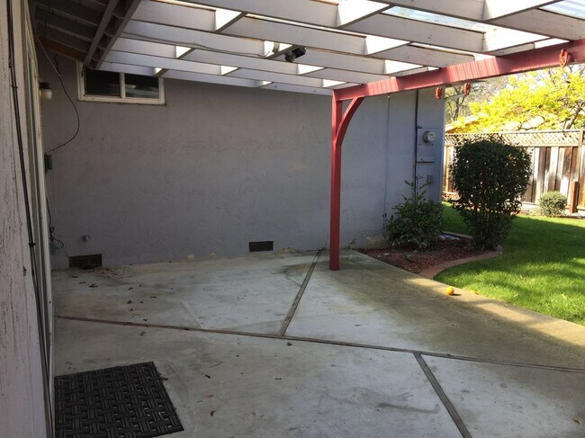 Building Photo - 4297 McKinnon Dr