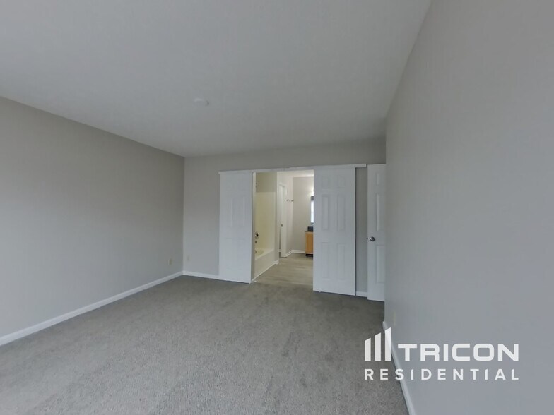 Building Photo - 625 Eastpointe Dr