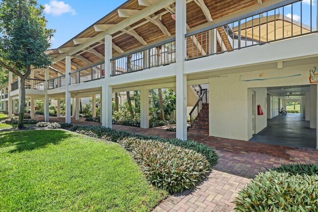 Building Photo - 800 Greensward Ct