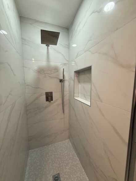 Building Photo - 9123 Woodley Ave