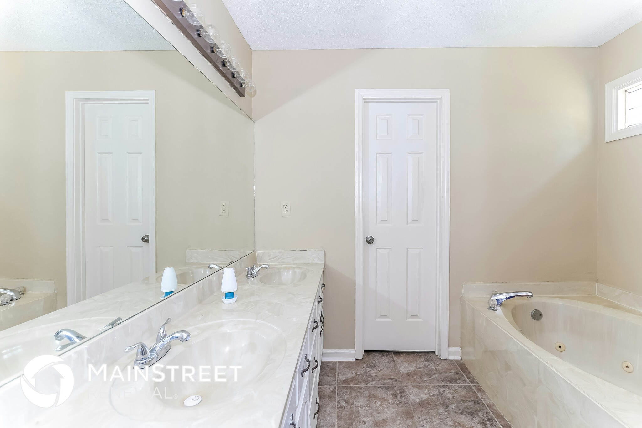 Building Photo - 7330 Ashley Oaks Dr