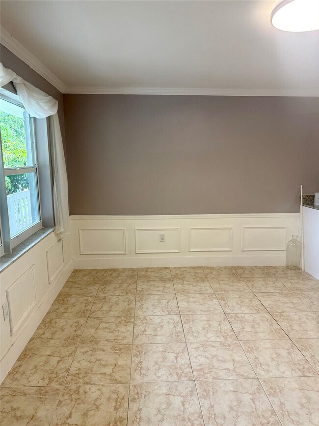 Building Photo - 20251 NE 2nd Ave