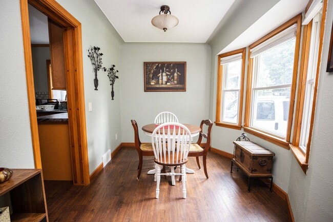 Building Photo - Beautifully updated two bedroom home in We...