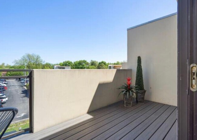 Building Photo - Experience fabulous Brookside living, just outside your front door!