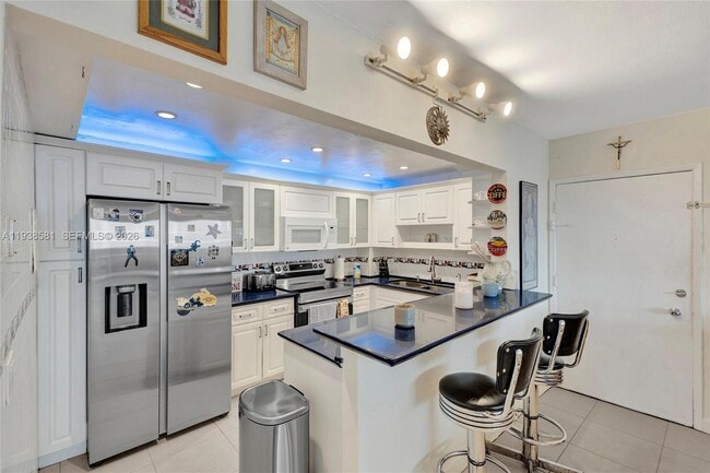 Building Photo - 5005 Collins Ave