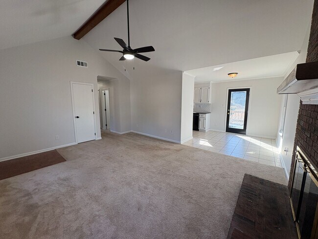 Building Photo - Rent Special on Beautifully Updated 3 Bedroom Home!