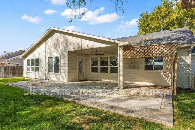 Building Photo - 4017 E Winterberry Dr