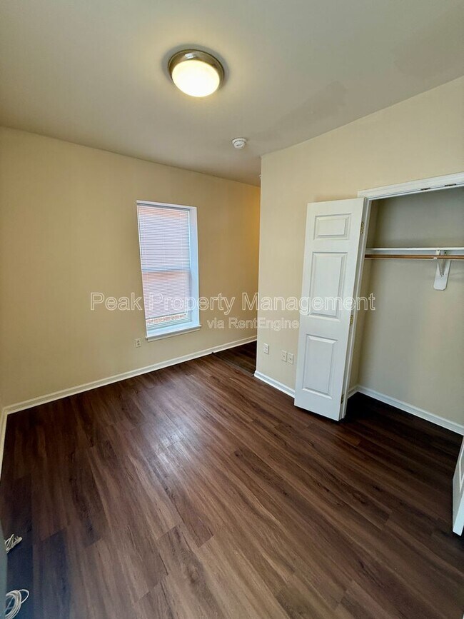 Building Photo - 1110 W Main St