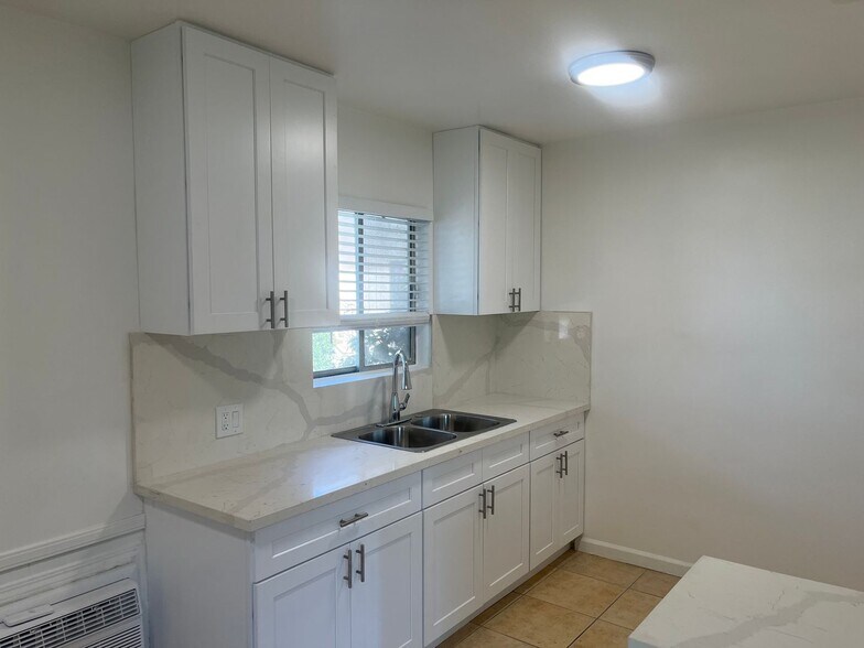 Building Photo - 6600 Whitsett Ave
