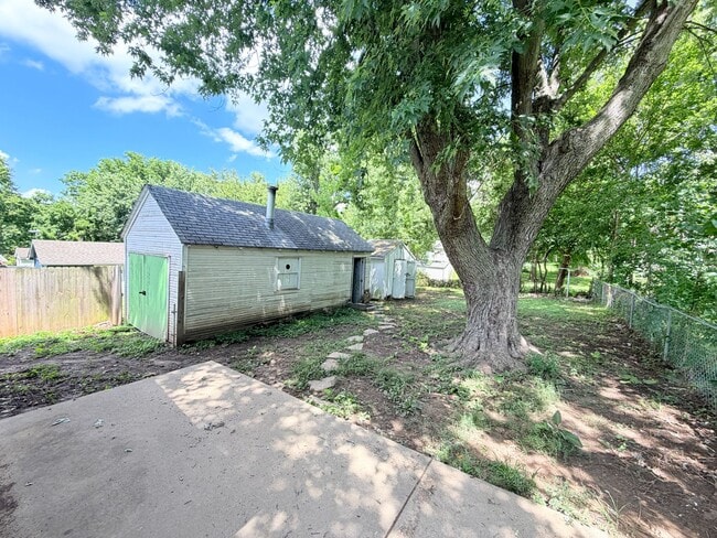 Building Photo - 1317 N Spring St
