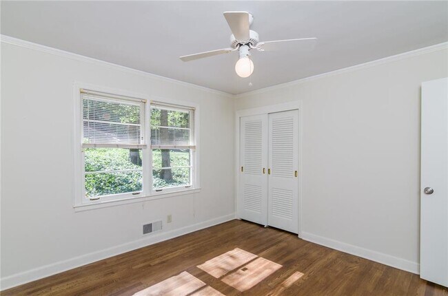 Building Photo - 6670 Castleton Dr NW