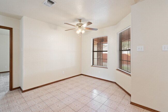 Building Photo - 104 Virgie St