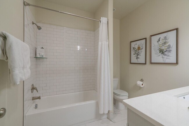 Building Photo - Flexible lease options! Spacious Townhome in Washington