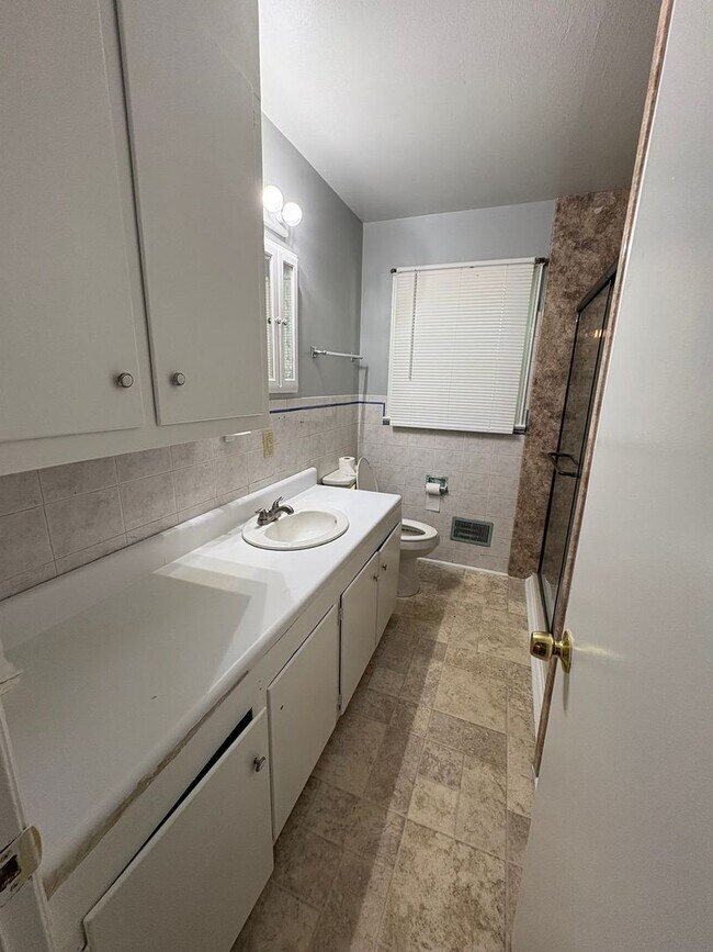 Building Photo - Great Location in Greenville 3 Bedroom 1.5 Bath  Minutes from Downtown!!