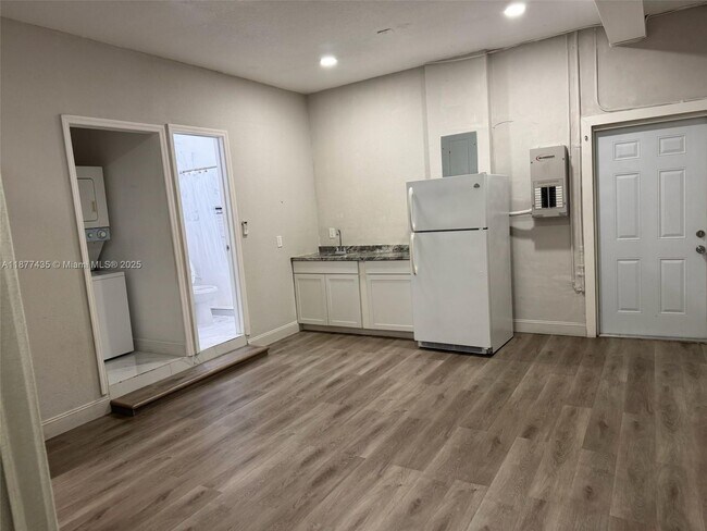 Building Photo - 1500 SW 152nd Pl