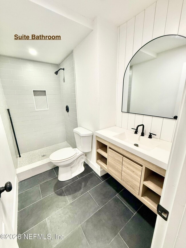 Building Photo - 10490 Pinehurst Dr