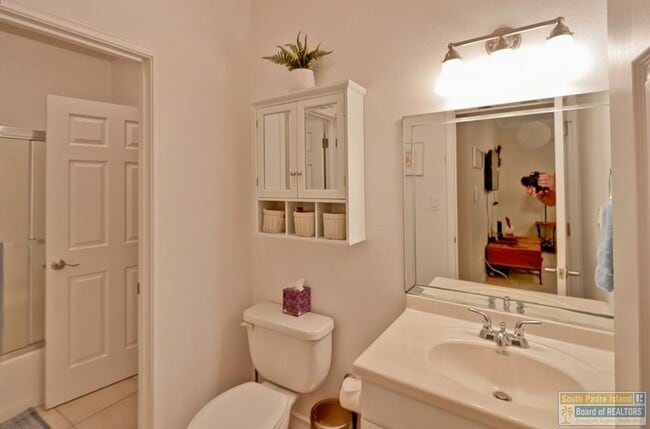 Building Photo - 102 E Capricorn Dr