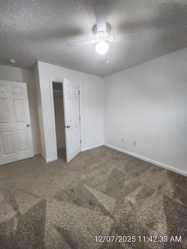 Building Photo - 323 Aubrey Ave