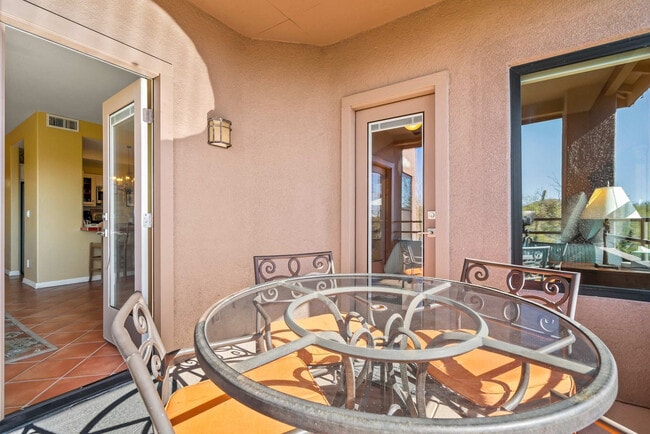 Building Photo - 6655 N Canyon Crest Dr