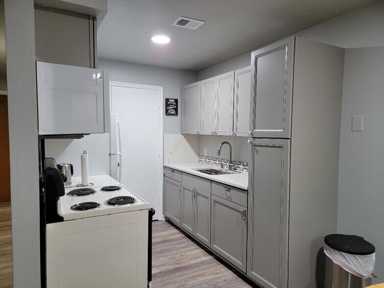 Brand-new kitchen - 1000 Progress St NW