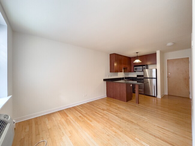 Building Photo - 630 W Wrightwood Ave