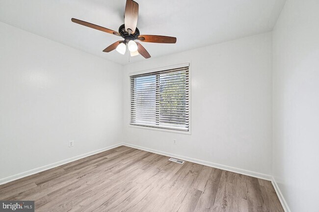 Building Photo - 5 Dendron Ct