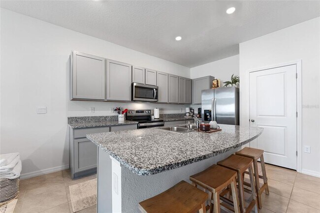 Building Photo - 33105 Major Oak Dr