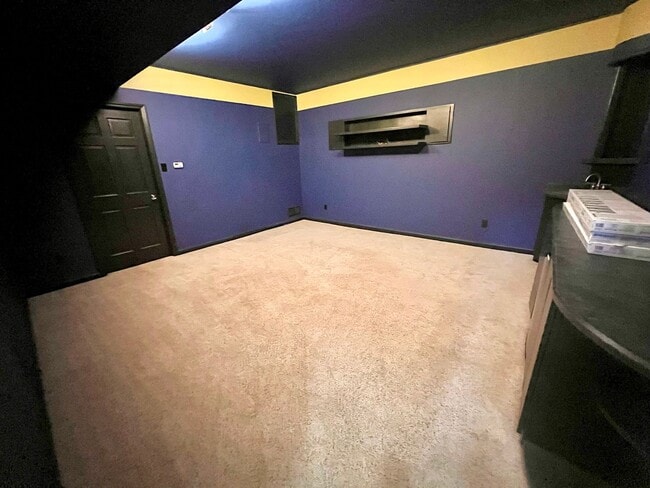 Building Photo - Beautiful Townhome - 3 bedroom 2.5 bath - Must see!