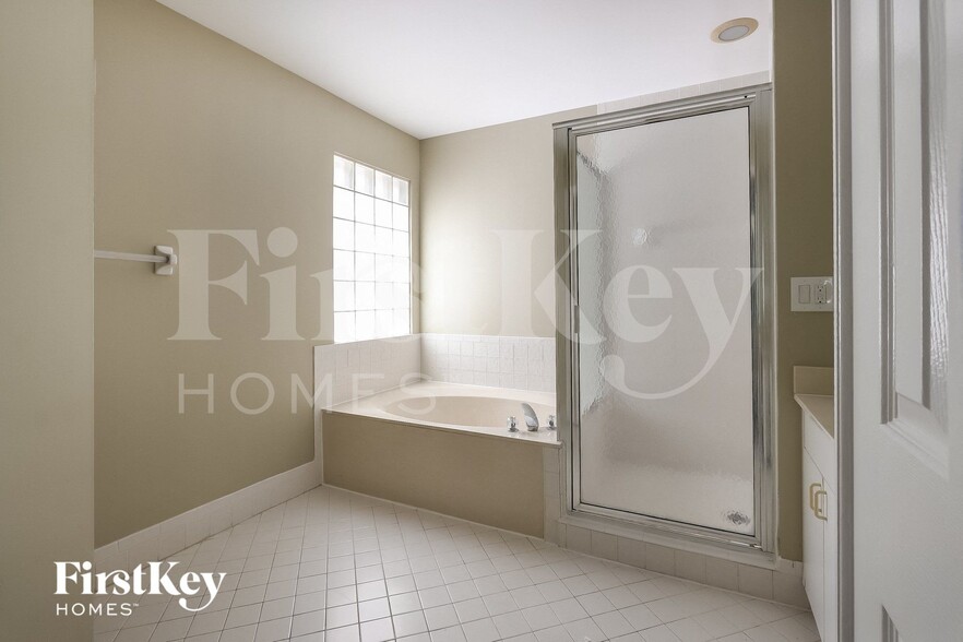 Building Photo - 7634 Trenton Dr