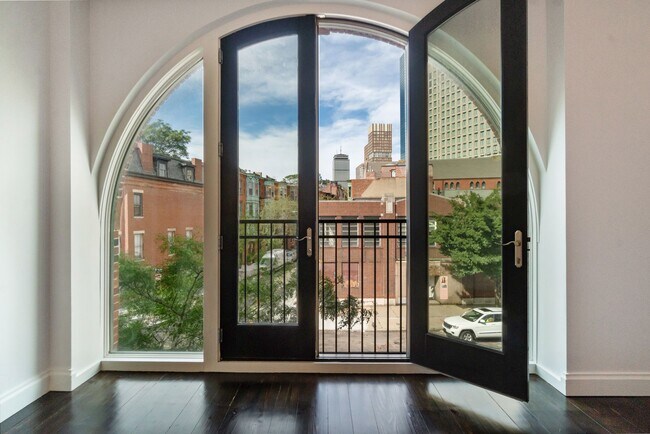 Building Photo - 136 Arlington St