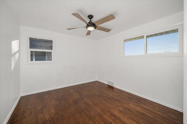 Building Photo - 5629 N Moore St