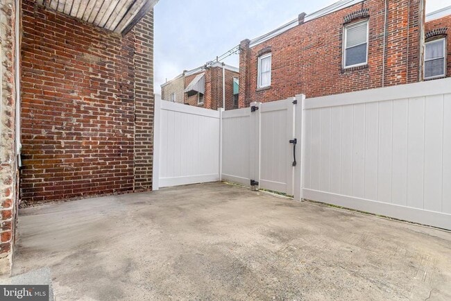 Building Photo - 1528 S Hollywood St