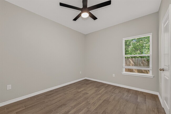 Building Photo - 352 Westchase St