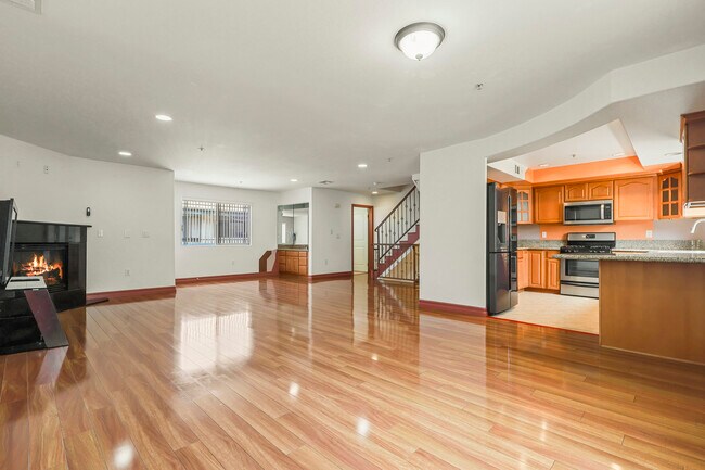 Building Photo - 1559 W 207th St