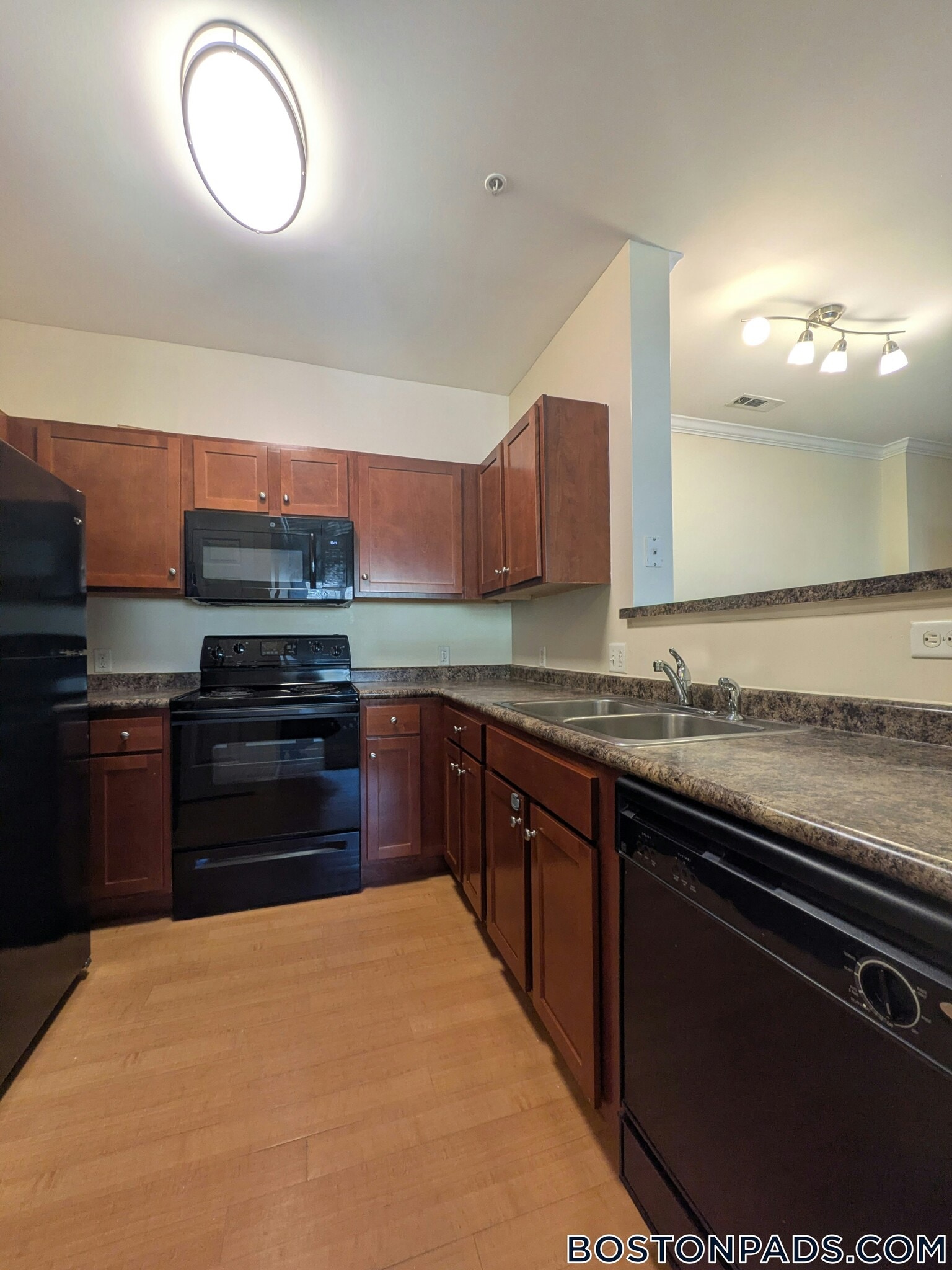 Building Photo - 311 Lowell St