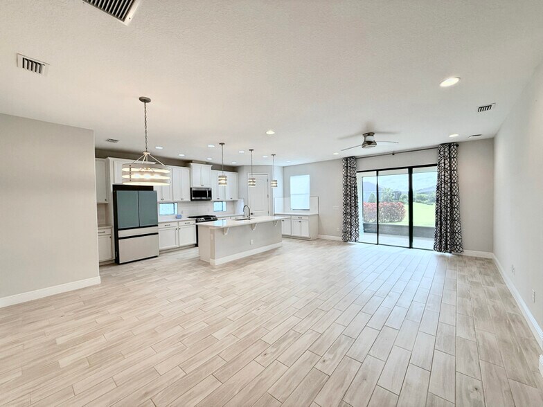 Building Photo - 7917 Dobre Wy