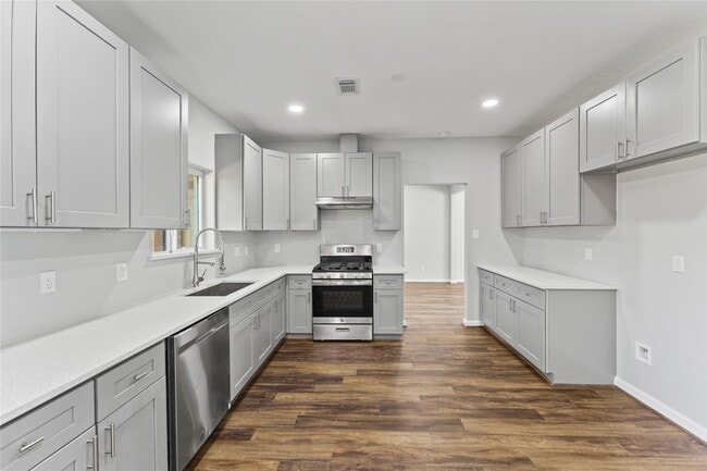 Building Photo - 4826 Brooklawn Dr