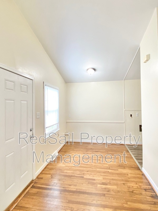 Building Photo - 710 72nd St