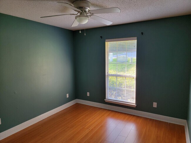 Building Photo - 614 Territory Ln