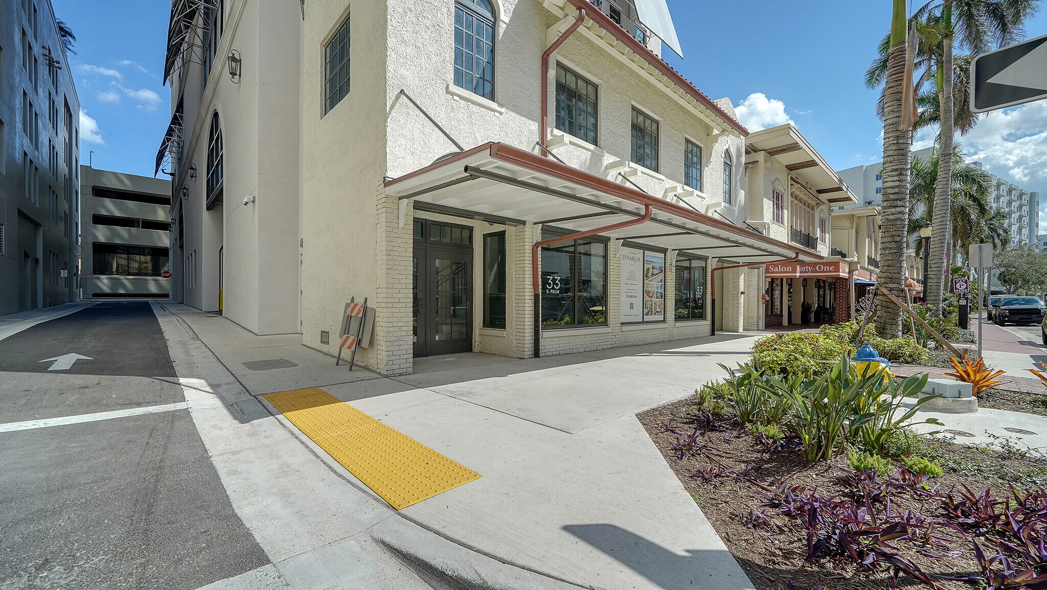 Building Photo - 33 S Palm Ave