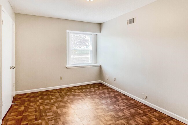 Building Photo - 4290 Park Forest Dr