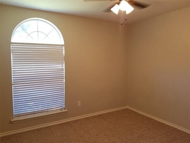 Building Photo - 5598 Carrington Dr