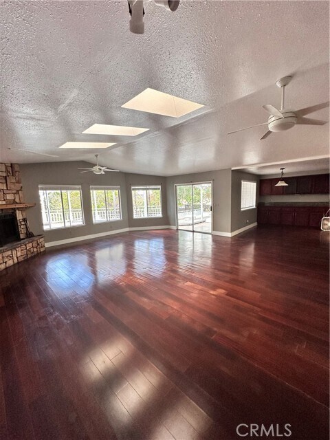 Building Photo - 2415 Mercedes Ave